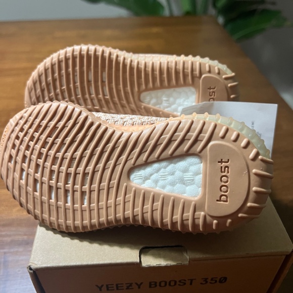 Yeezy 350  Clay - Infant size 8K NWT - Picture 5 of 5